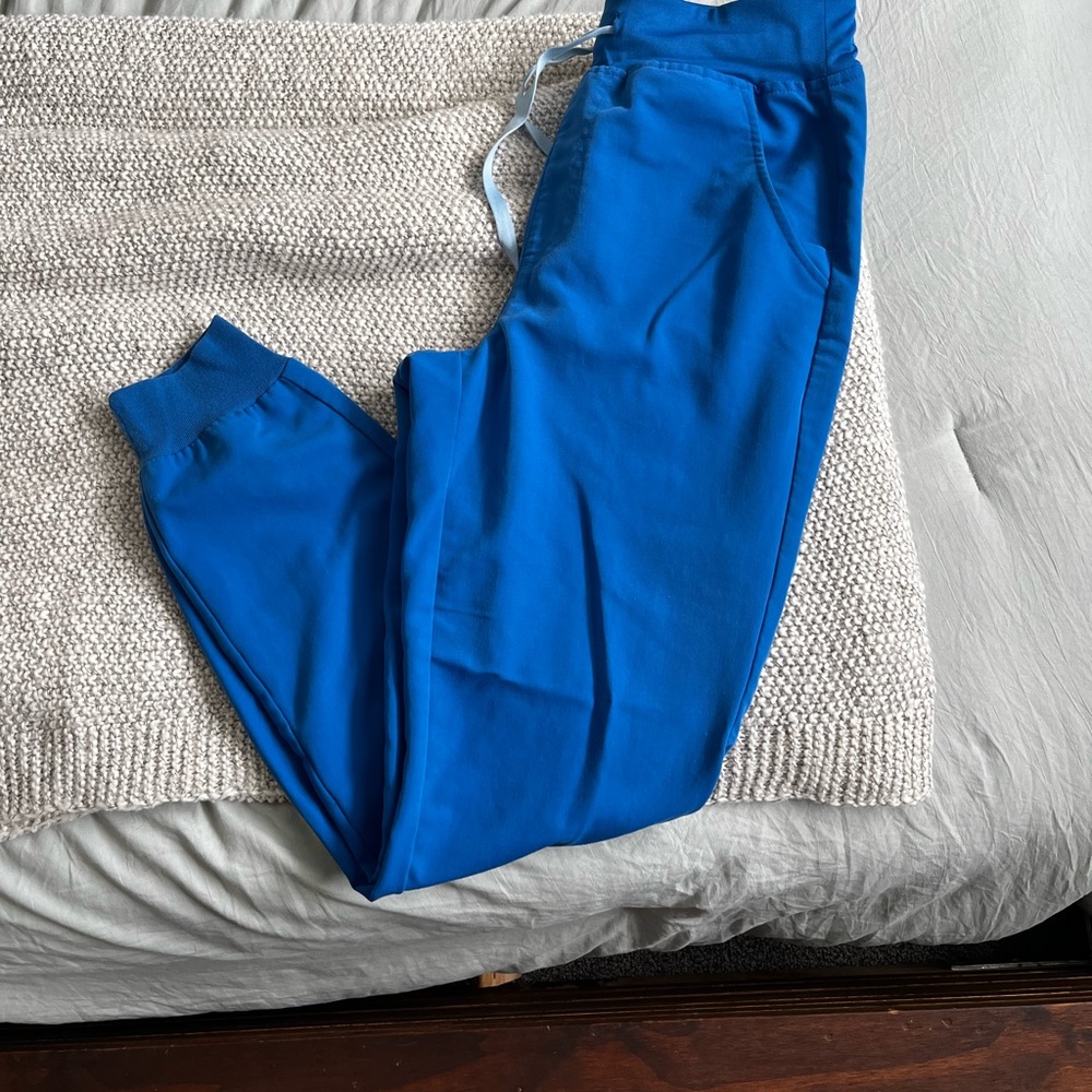 Figs scrubs